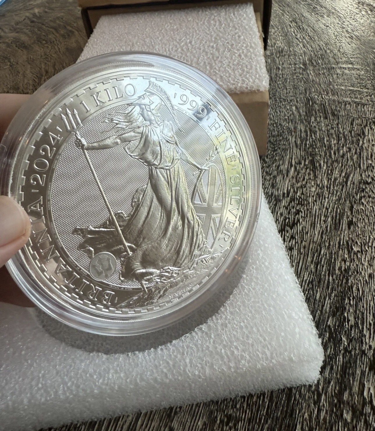 2024 1 Kilo Silver Britannia, Royal UK Mint, With “king Charles”!  RARE 🔥🔥